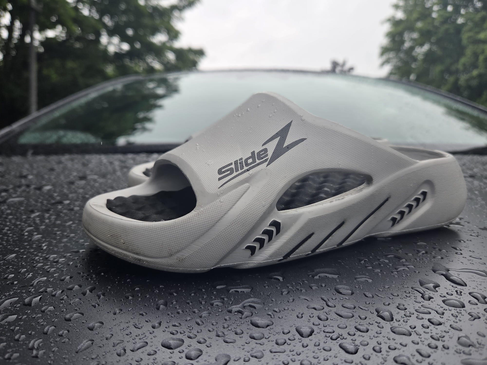 SlideZ slide in white, beaded with rain on a car bonnet